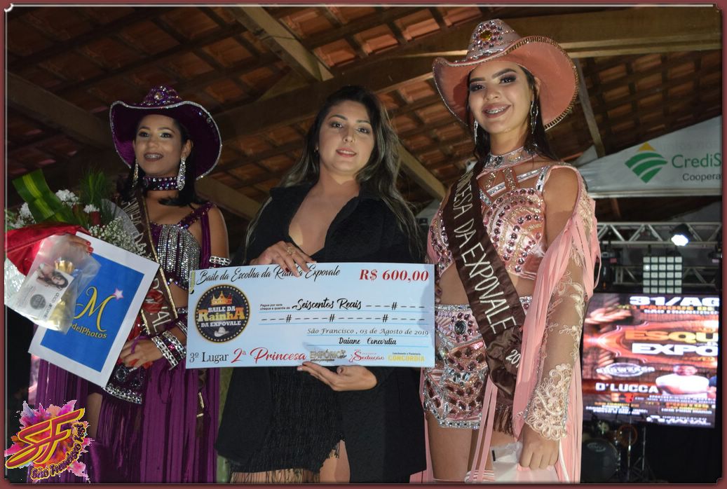 DESFILE DA RAINHA DA EXPOVALE 2019